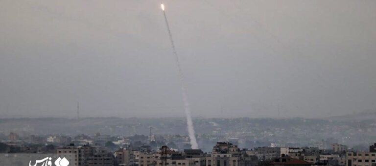 Das iranische Fernsehen zeigte immer wieder, wie Hamas-Raketen aus Gaza nach Israel abgeführt wurden. Foto: Fars News